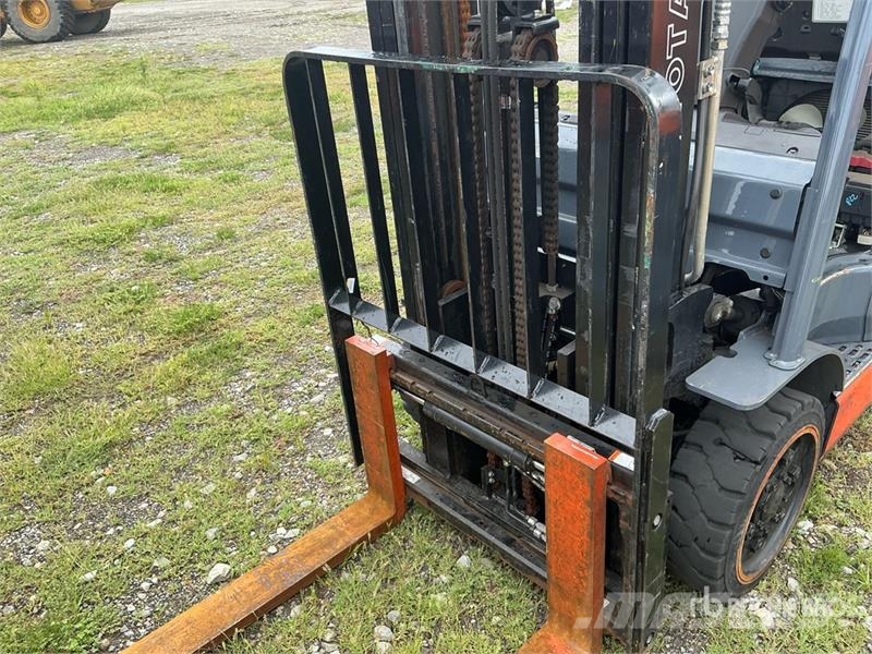 Toyota 50-8FGCU25 4500 lb Cushion Tire Forklift Wózki widłowe inne