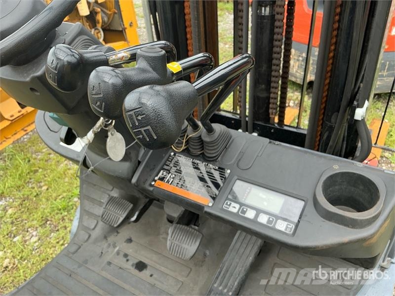 Toyota 50-8FGCU25 4500 lb Cushion Tire Forklift Wózki widłowe inne