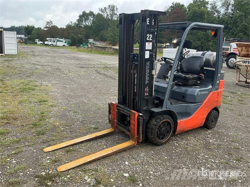 Toyota 50-8FGCU25 4500 lb Pneumatic Tire Forklift Wózki widłowe inne