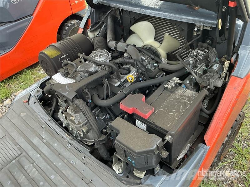 Toyota 50-8FGCU25 4500 lb Pneumatic Tire Forklift Wózki widłowe inne