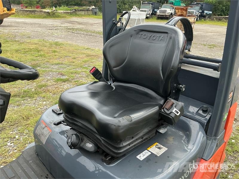 Toyota 50-8FGCU25 4500 lb Cushion Tire Forklift Wózki widłowe inne