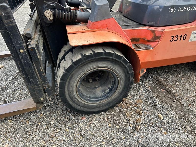 Toyota 7FGAU50 Wózki widłowe inne
