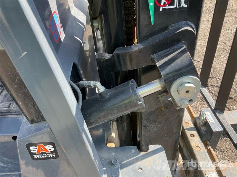 Toyota 8FBCU25 4800 lb Forklift フォークリフト - その他