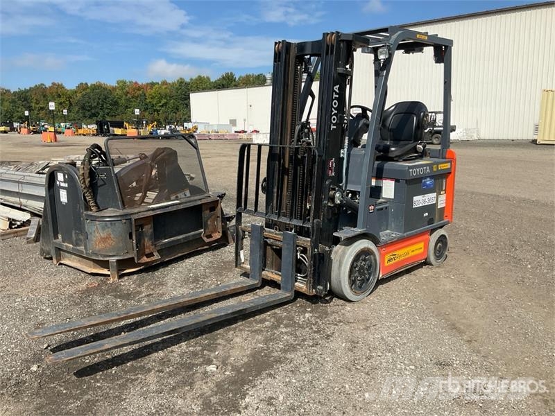 Toyota 8FBCU25 4800 lb Forklift フォークリフト - その他