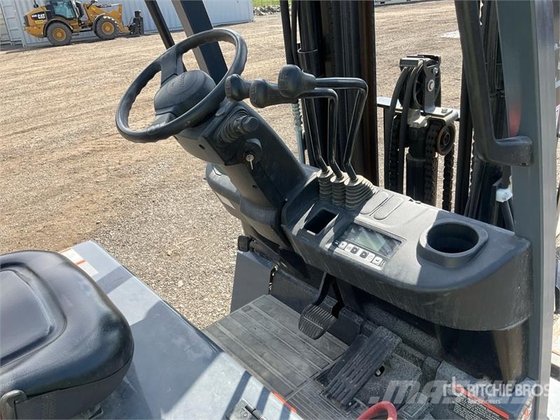Toyota 8FBCU25 4800 lb Forklift フォークリフト - その他