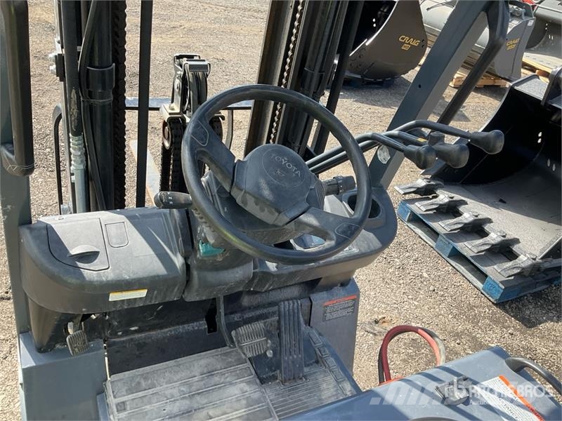 Toyota 8FBCU25 4800 lb Forklift フォークリフト - その他