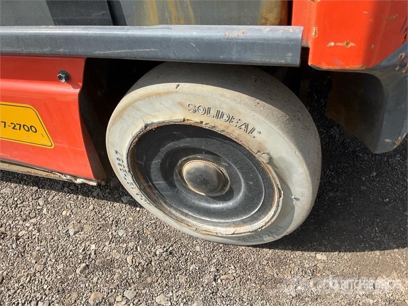 Toyota 8FBCU25 4800 lb Forklift フォークリフト - その他