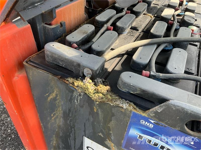 Toyota 8FBCU25 4800 lb Forklift フォークリフト - その他