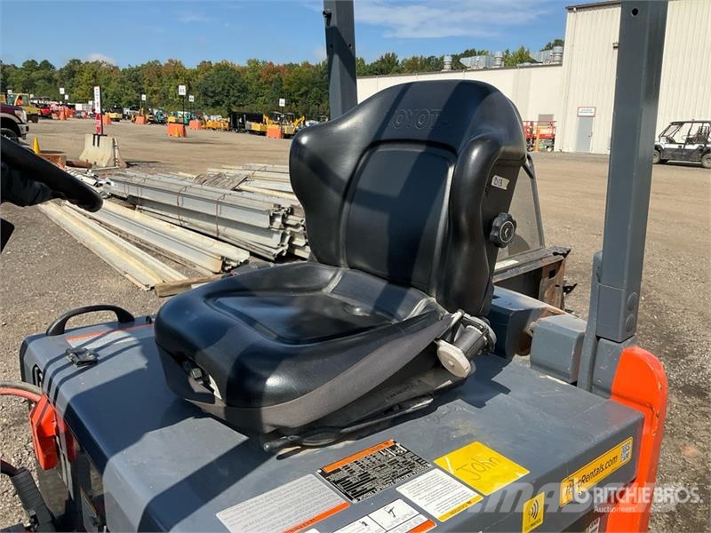 Toyota 8FBCU25 4800 lb Forklift フォークリフト - その他