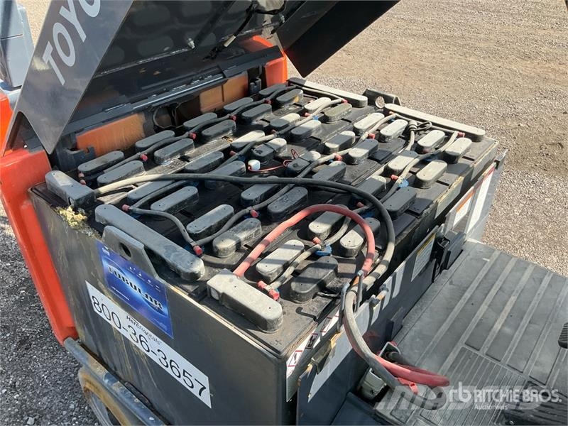 Toyota 8FBCU25 4800 lb Forklift フォークリフト - その他