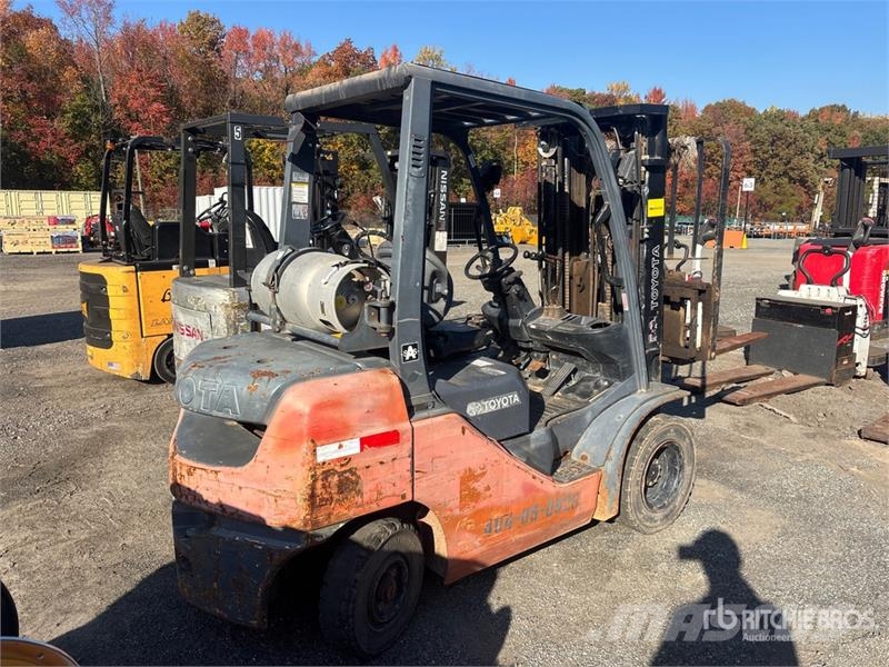 Toyota 8FGU25 4800 lb Cushion Tire Forklift Інше