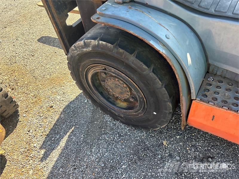 Toyota 8FGU25 8500 lb Cushion Tire Forklift Другие складские механизмы