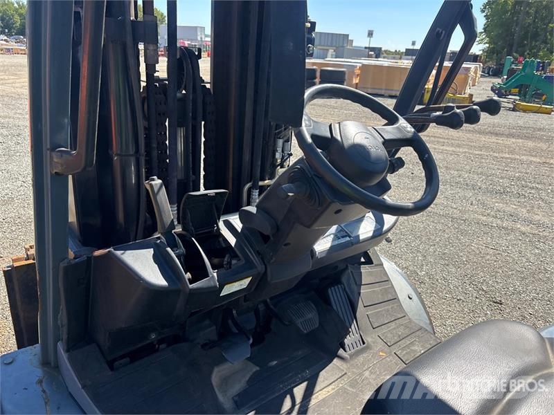 Toyota 8FGU25 8500 lb Cushion Tire Forklift Другие складские механизмы