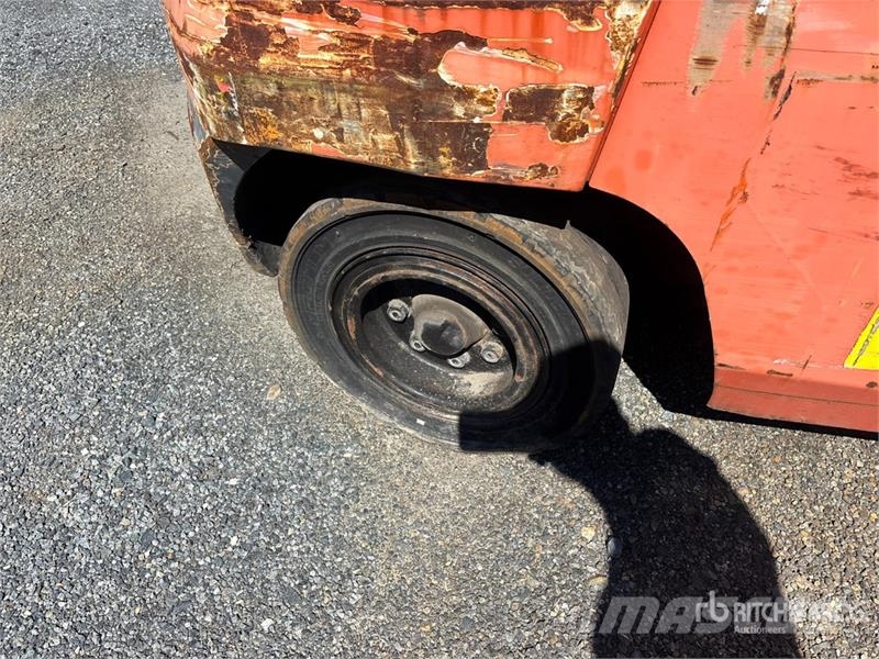 Toyota 8FGU25 8500 lb Cushion Tire Forklift Другие складские механизмы