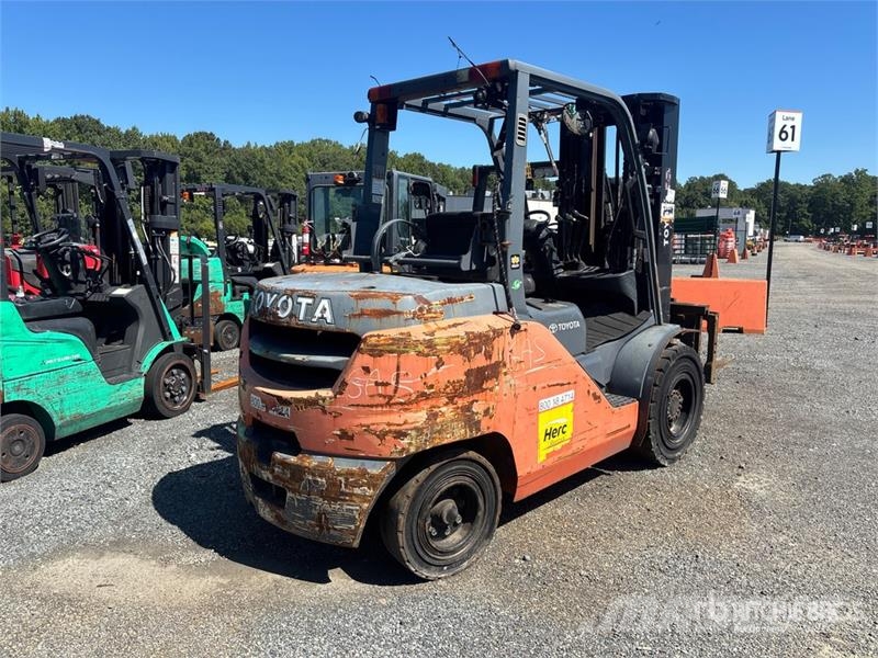 Toyota 8FGU25 8500 lb Cushion Tire Forklift Другие складские механизмы