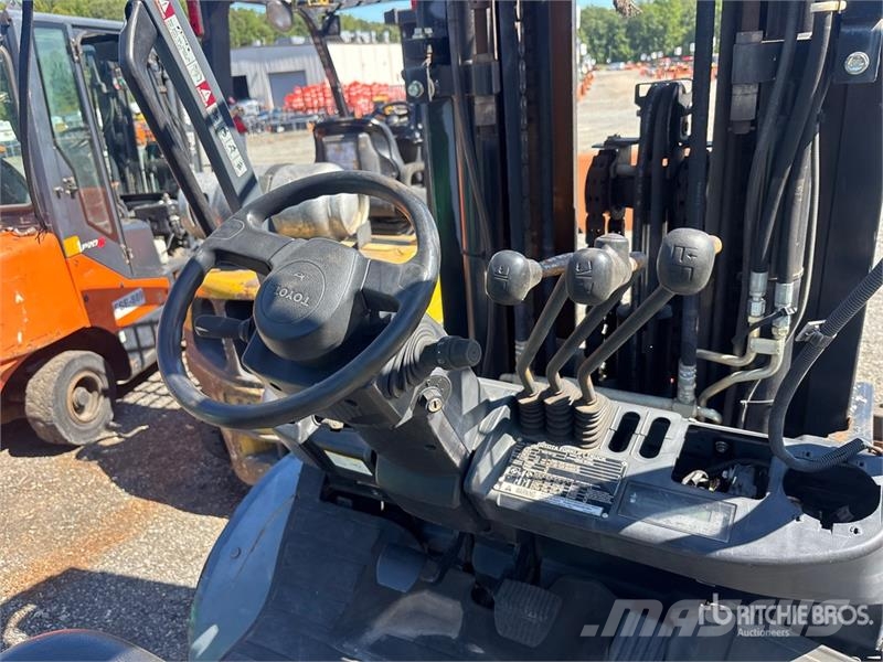 Toyota 8FGU25 8500 lb Cushion Tire Forklift Другие складские механизмы