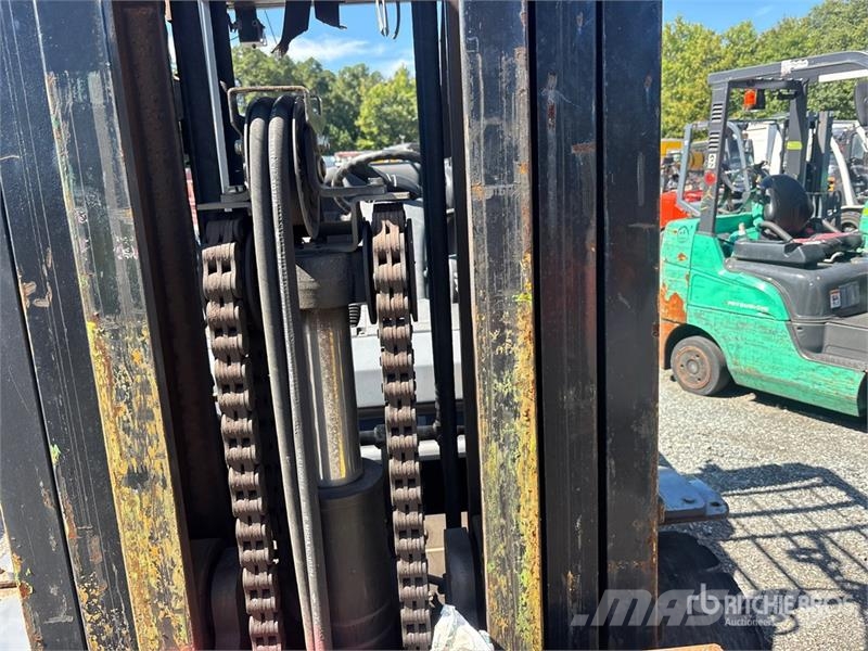 Toyota 8FGU25 8500 lb Cushion Tire Forklift Другие складские механизмы