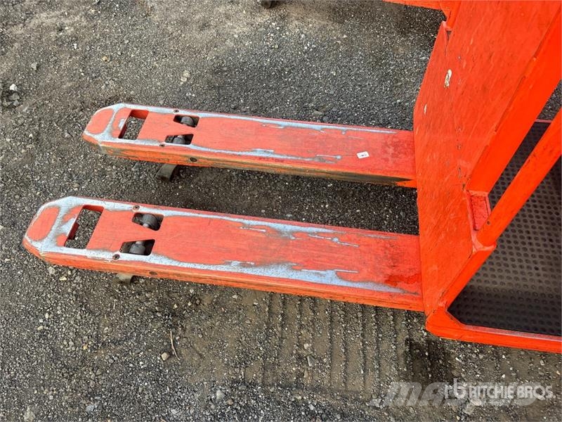 Toyota 8HBC30 6000 lb Electric Pallet Jack Ručný paletový vozík