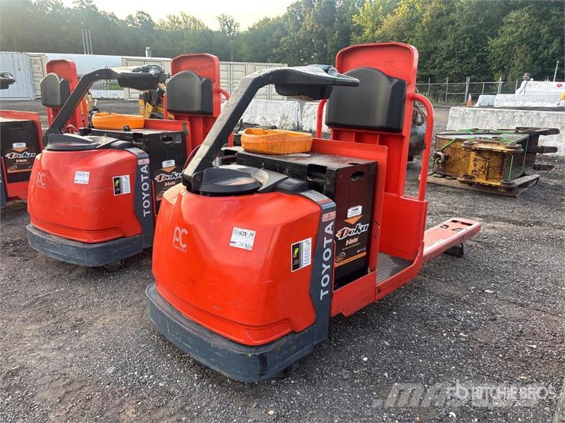 Toyota 8HBC30 6000 lb Electric Pallet Jack Ručný paletový vozík