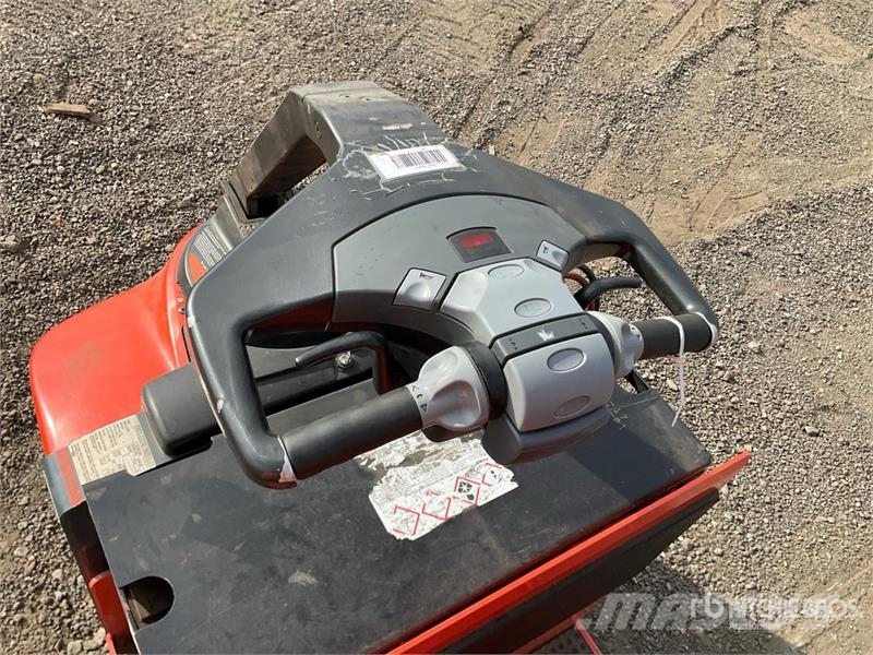 Toyota 8HBC30 6000 lb Pallet Jack Jekketralle
