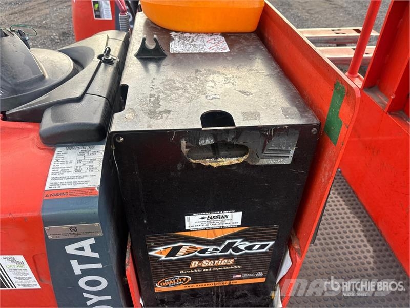 Toyota 8HBC30 6000 lb Electric Pallet Jack Ručný paletový vozík