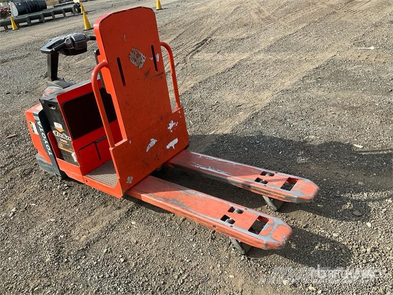 Toyota 8HBC30 6000 lb Pallet Jack Jekketralle