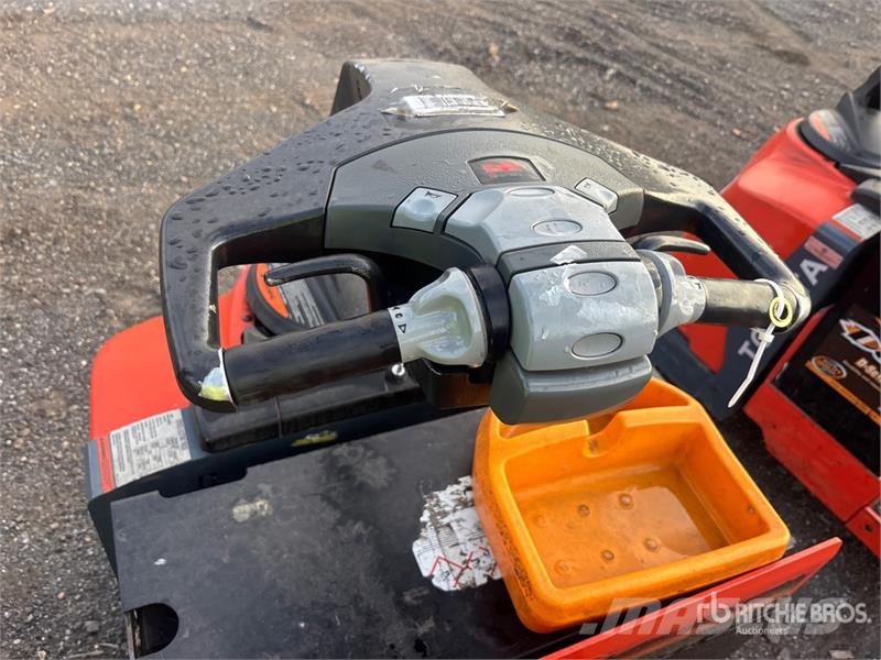 Toyota 8HBC30 6000 lb Electric Pallet Jack Ručný paletový vozík
