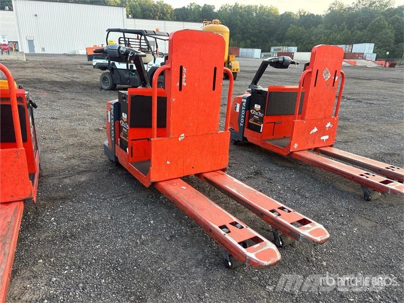 Toyota 8HBC30 6000 lb Electric Pallet Jack Ručný paletový vozík