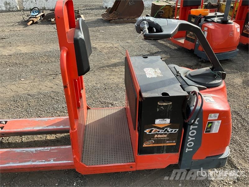 Toyota 8HBC30 6000 lb Pallet Jack Jekketralle