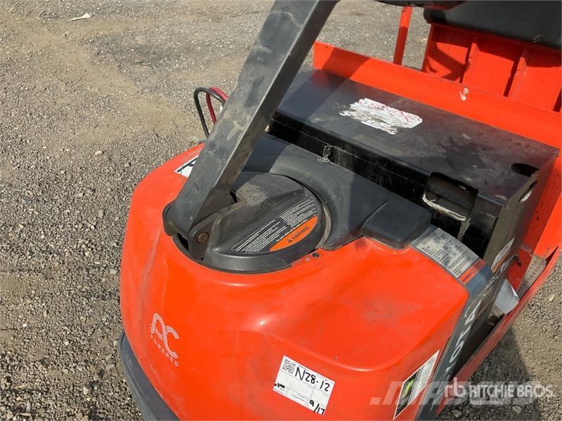 Toyota 8HBC30 6000 lb Pallet Jack Jekketralle