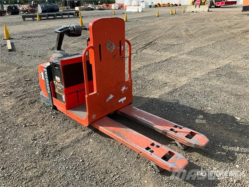 Toyota 8HBC30 6000 lb Pallet Jack Jekketralle