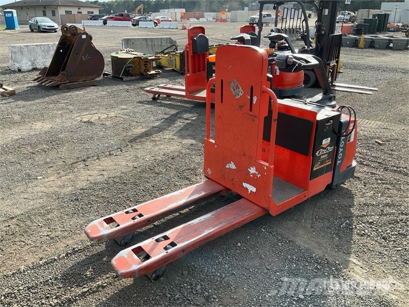 Toyota 8HBC30 6000 lb Pallet Jack Jekketralle