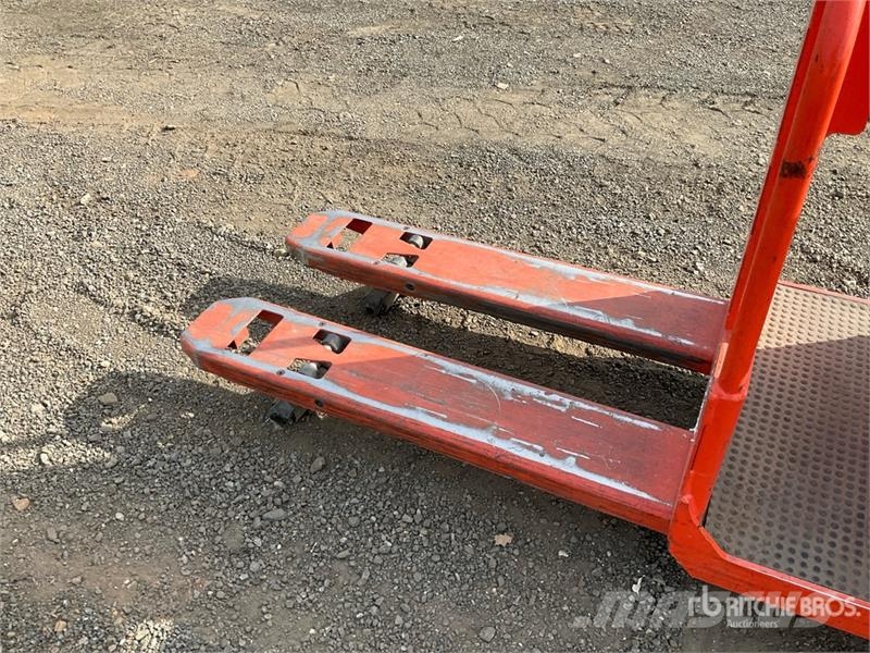 Toyota 8HBC30 6000 lb Pallet Jack Jekketralle