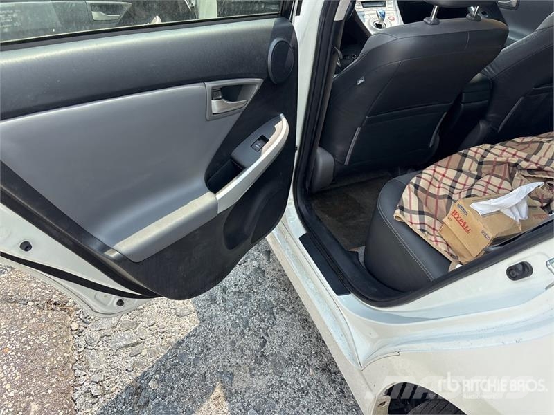 Toyota PRIUS Hybrid Automobile Avtomobili