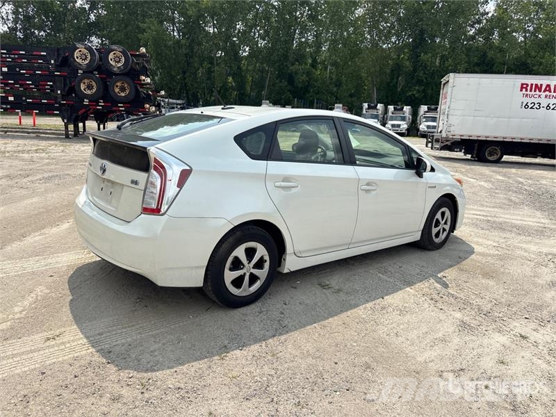 Toyota PRIUS Hybrid Automobile Avtomobili