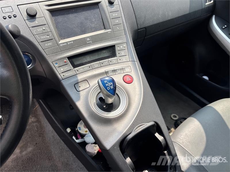 Toyota PRIUS Hybrid Automobile Avtomobili