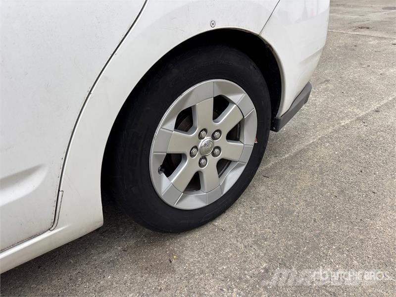 Toyota Prius Hybrid Automobile (Inoperable) Automašīnas