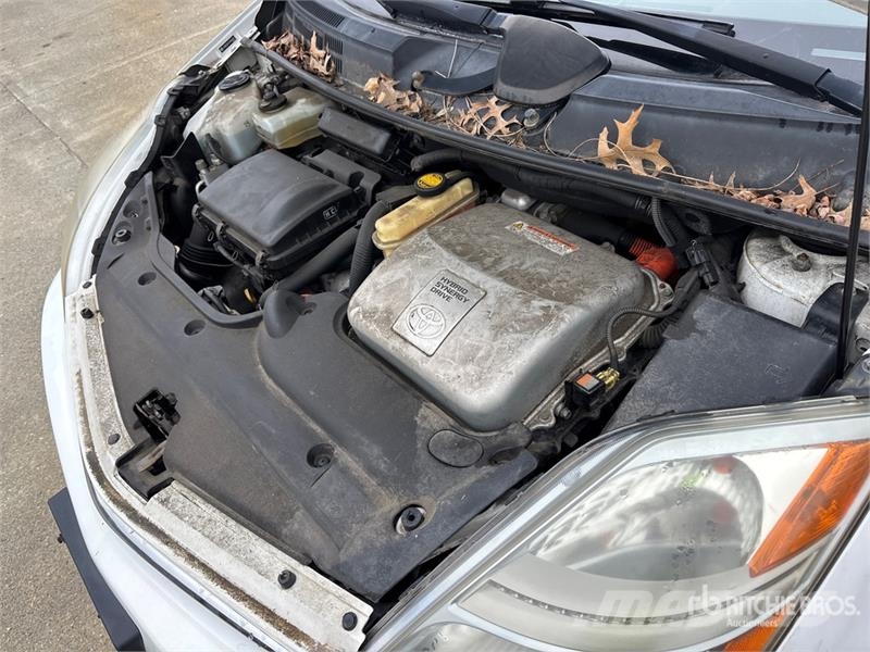 Toyota Prius Hybrid Automobile (Inoperable) Automašīnas