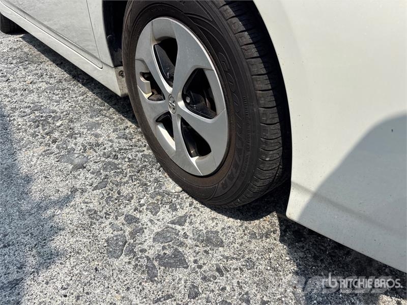 Toyota PRIUS Hybrid Automobile Avtomobili