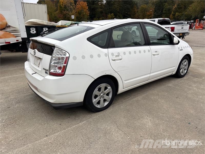 Toyota Prius Hybrid Automobile (Inoperable) Automašīnas