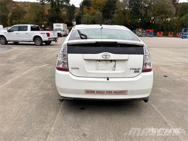 Toyota Prius Hybrid Automobile (Inoperable) Automašīnas