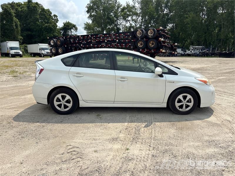 Toyota PRIUS Hybrid Automobile Avtomobili