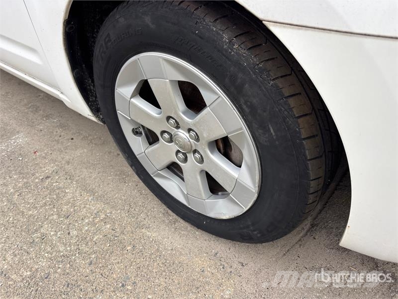 Toyota Prius Hybrid Automobile (Inoperable) Automašīnas