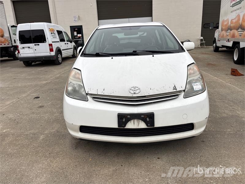 Toyota Prius Hybrid Automobile (Inoperable) Automašīnas