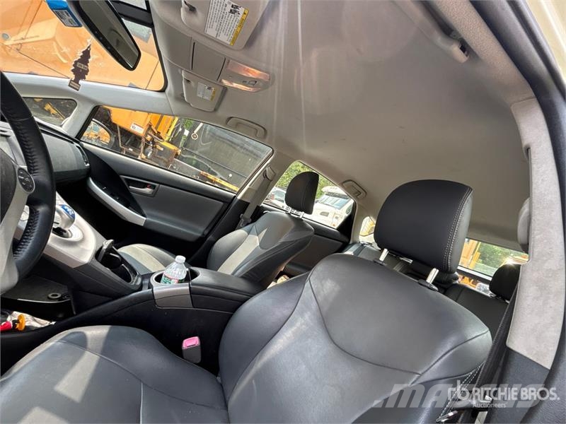 Toyota PRIUS Hybrid Automobile Avtomobili