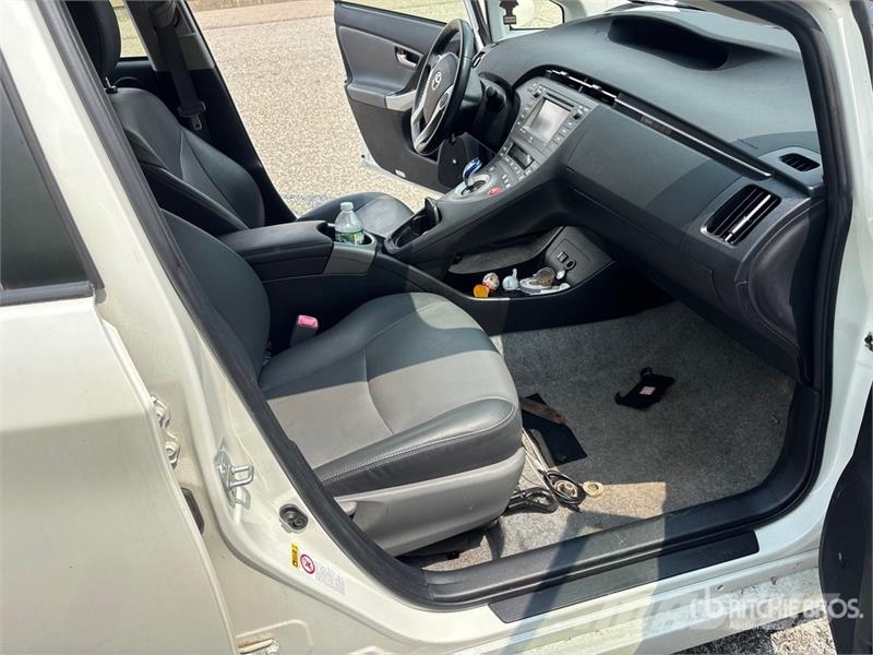 Toyota PRIUS Hybrid Automobile Avtomobili