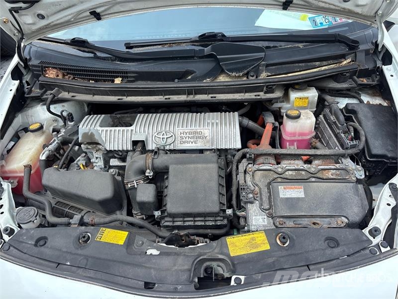 Toyota PRIUS Hybrid Automobile Avtomobili
