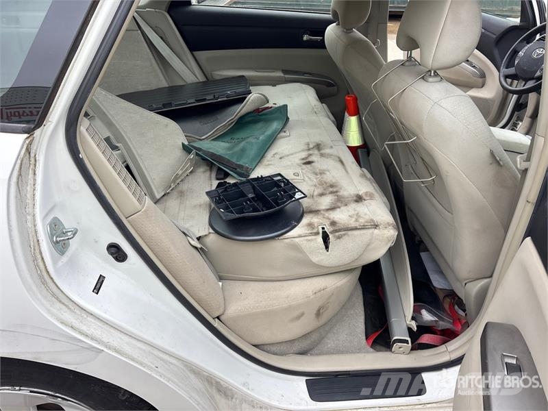 Toyota Prius Hybrid Automobile (Inoperable) Automašīnas