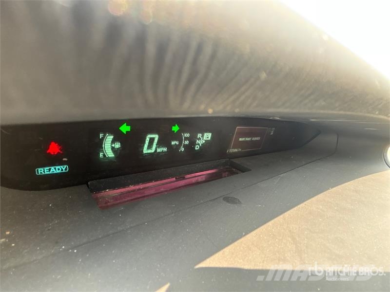 Toyota PRIUS Hybrid Automobile Avtomobili