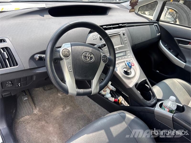 Toyota PRIUS Hybrid Automobile Avtomobili